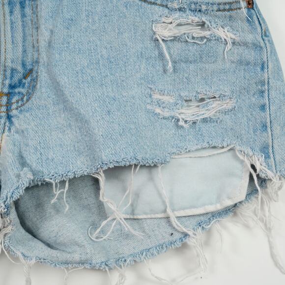 Vintage Levi’s 560 Cut-Off Denim Shorts Light Wash Made in USA 30” by Petros - Picture 8 of 12